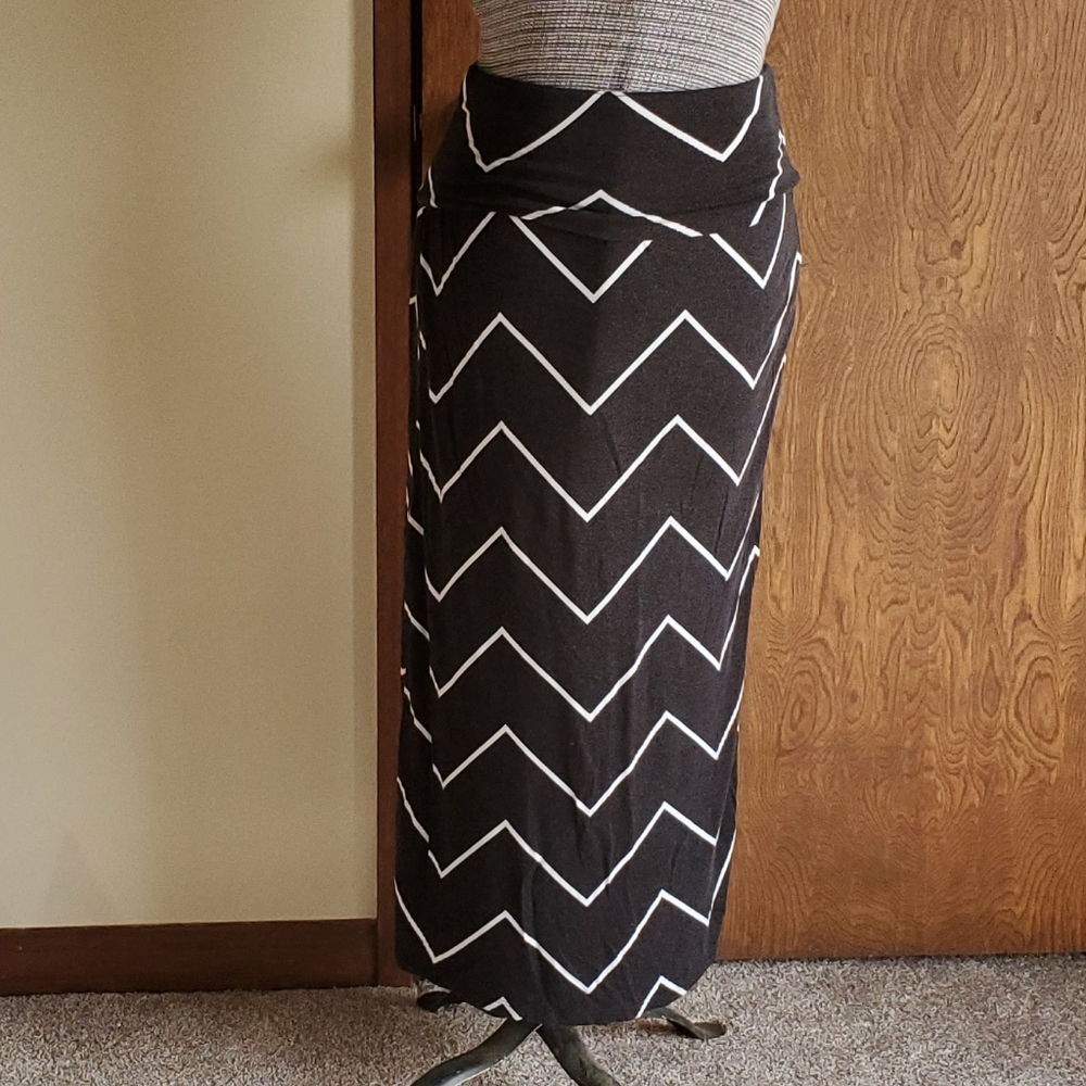 Black long skirt with white zig zag